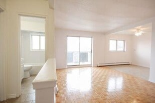 Juniper Apartments in Guelph, ON - Building Photo