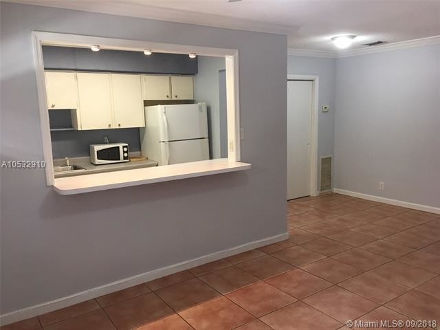 2404 NE 33rd Ave-Unit -8 in Fort Lauderdale, FL - Building Photo - Building Photo