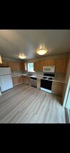 225 E Stonehaven Cir, Unit D in Wasilla, AK - Building Photo - Building Photo