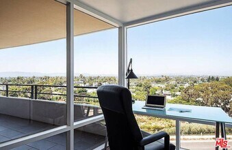 4316 Marina City Dr in Marina Del Rey, CA - Building Photo - Building Photo