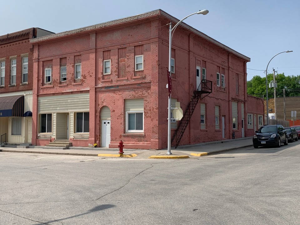 909 1st St in Redfield, IA - Building Photo