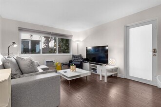 1117 Meridian Ave in Miami Beach, FL - Building Photo - Building Photo