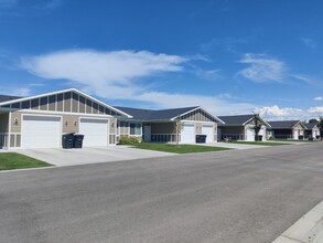 Hitt Road Patio Home Apartments in Idaho Falls, ID - Foto de edificio - Building Photo