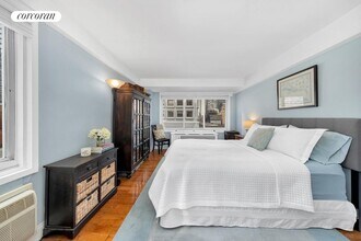 240 E 55th St in New York, NY - Building Photo - Building Photo