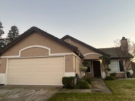 2218 Heritage Manor Dr in Riverbank, CA - Building Photo