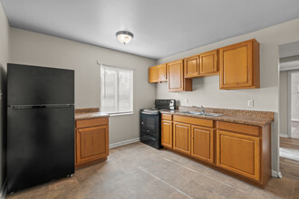 Village South in Warner Robins, GA - Building Photo - Interior Photo