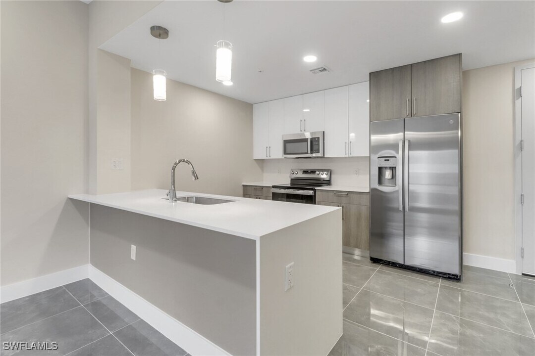 26610 Rosewood Pointe Dr in Bonita Springs, FL - Foto de edificio