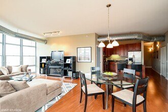 1200 W Monroe St in Chicago, IL - Building Photo - Building Photo