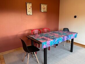 3433 NE Cadet Ave, Unit Upper in Portland, OR - Building Photo - Building Photo