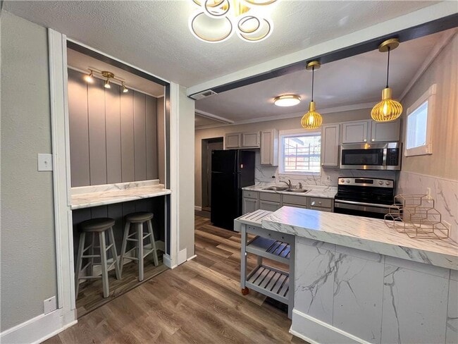 property at 6439 Chestnut Ave