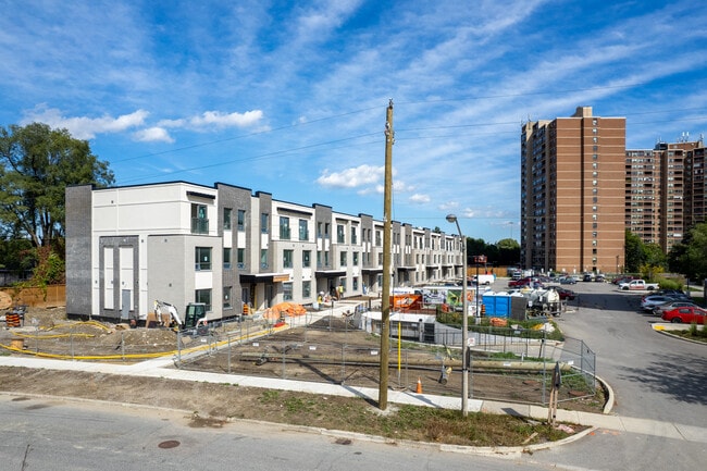 710 The West Mall in Toronto, ON - Building Photo - Building Photo