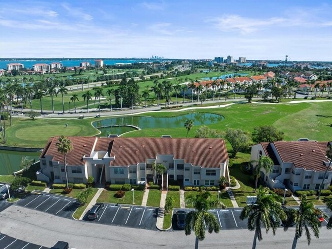 5900 Bahia Del Mar Cir N in St. Petersburg, FL - Building Photo - Building Photo