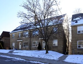 115-117 Chatsworth Dr in Toronto, ON - Building Photo