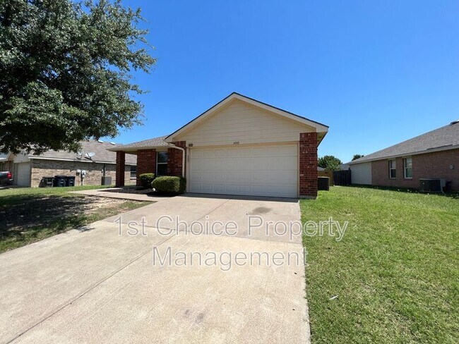 4888 Parkview Hills Ln in Fort Worth, TX - Building Photo - Building Photo