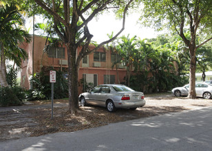 640 Santander Ave in Miami, FL - Building Photo - Building Photo