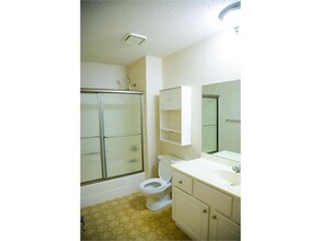 570 Whispering Ln in Hastings, MN - Foto de edificio - Building Photo