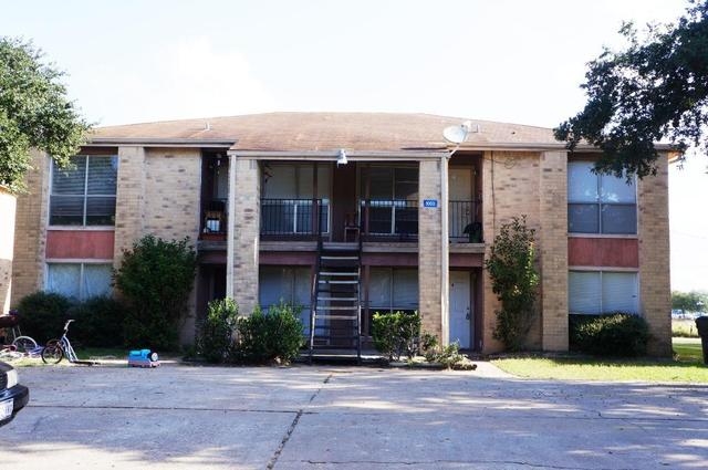 Heritage Square Apartments in Wallis, TX - Building Photo