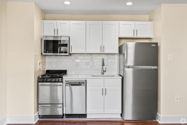 Park East Apartments - Now Offering Furnished Units! in Washington, DC - Foto de edificio - Building Photo