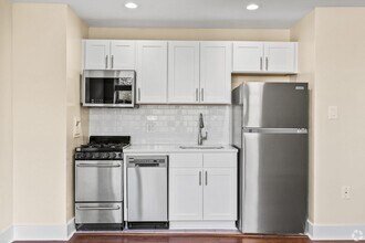 Park East Apartments in Washington, DC - Foto de edificio - Building Photo