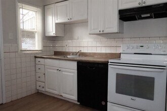 10131 Cabot Dr in St. Louis, MO - Building Photo - Building Photo