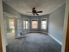 55 Kenmere Rd, Unit 2 in Medford, MA - Foto de edificio - Building Photo