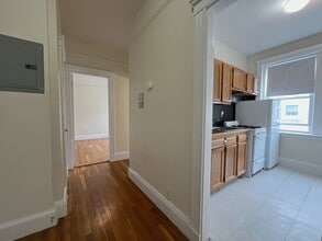1693 Commonwealth Ave, Unit 32 in Boston, MA - Building Photo - Building Photo