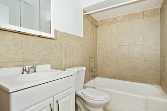 8806 S Cottage Grove Ave Chicago, IL 60619 in Chicago, IL - Building Photo - Building Photo