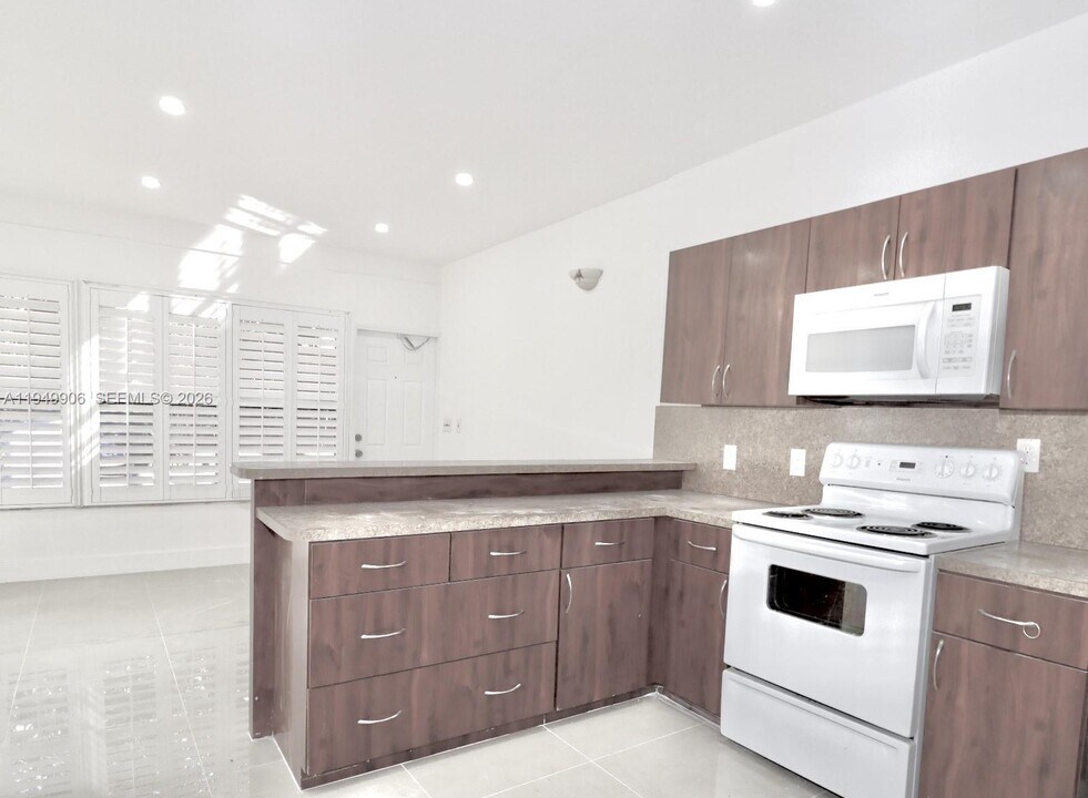 2806 Taylor St in Hollywood, FL - Foto de edificio