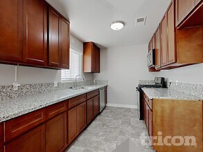 126 Frost Dr, Unit 02208 in Woodland, CA - Building Photo - Building Photo