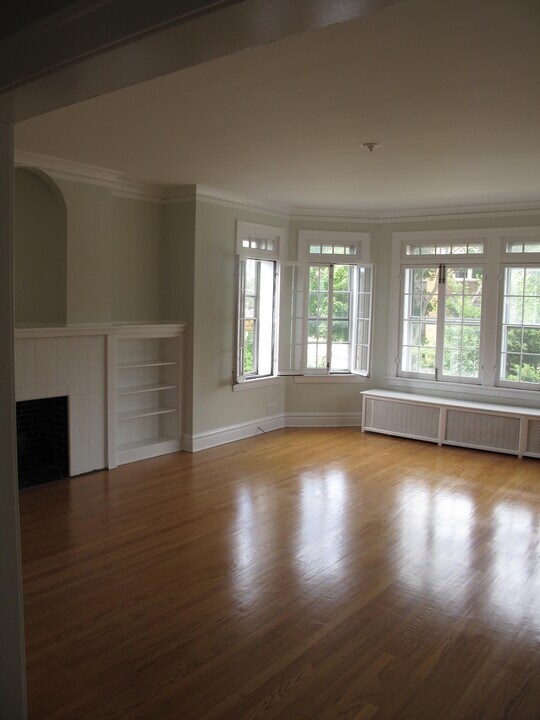 4827 Elm St, Unit 3 in Skokie, IL - Building Photo