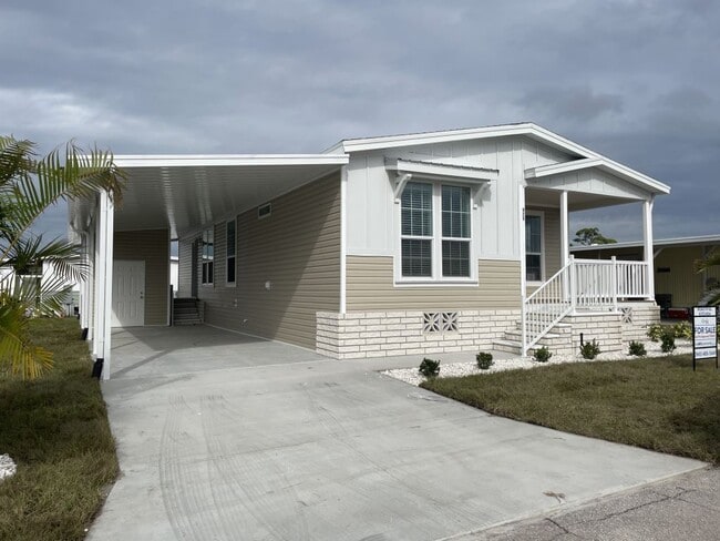 925 W Sand Cay Ave in Venice, FL - Foto de edificio - Building Photo