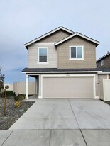 9868 W 5th Pl in Kennewick, WA - Building Photo
