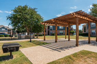 Waterford at Spencer Oaks in Denton, TX - Foto de edificio - Building Photo