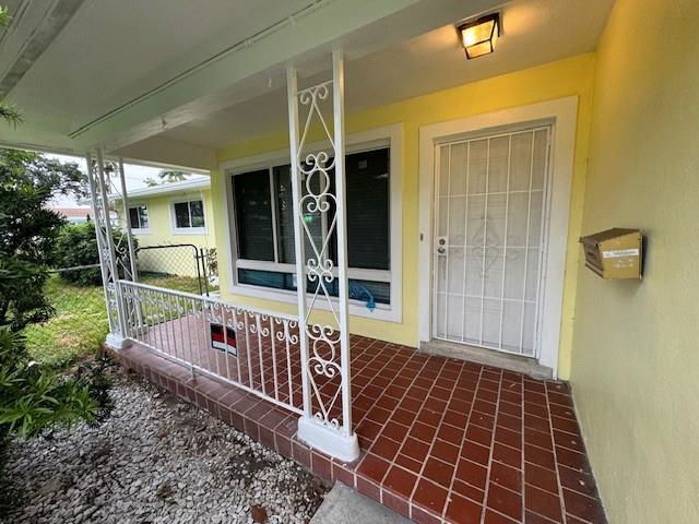 115 Entrada Dr in Hollywood, FL - Building Photo