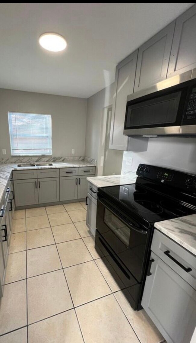 2559 Chestnut Woods Dr in Lakeland, FL - Building Photo - Building Photo