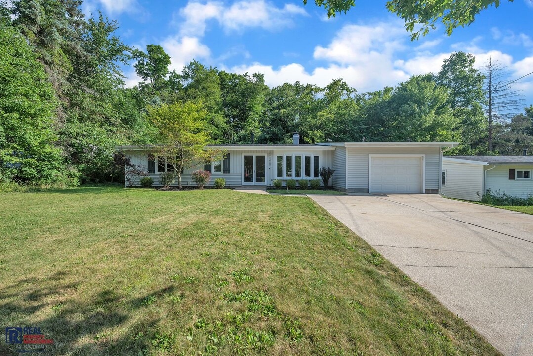 2200 Gary Dr in Twinsburg, OH - Building Photo