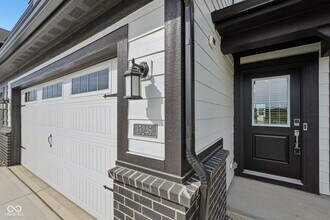 15246 Swallow Fls Wy in Fishers, IN - Building Photo - Building Photo