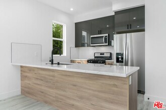 522 Wilton Pl in Los Angeles, CA - Building Photo - Building Photo
