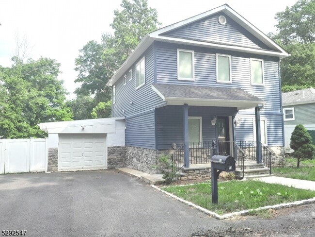13 Roger Ave