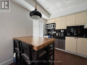 34-34 Western Battery Rd in Toronto, ON - Building Photo - Building Photo