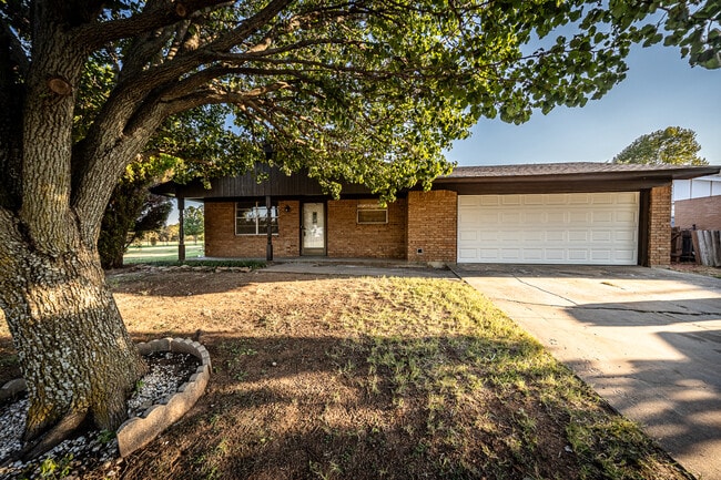 5011 SE Avalon Ave in Lawton, OK - Building Photo - Building Photo