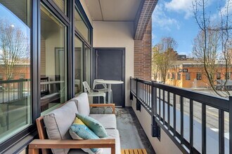 618 NW 12th Ave in Portland, OR - Foto de edificio - Building Photo