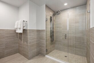 7605 River Rd in North Bergen, NJ - Foto de edificio - Building Photo