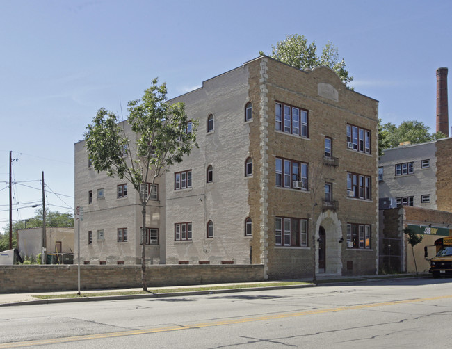 4821 W Burleigh St in Milwaukee, WI - Foto de edificio - Building Photo