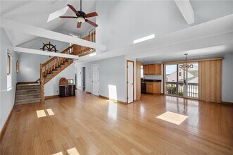 98 Hobson Ave in Tiverton, RI - Building Photo - Building Photo