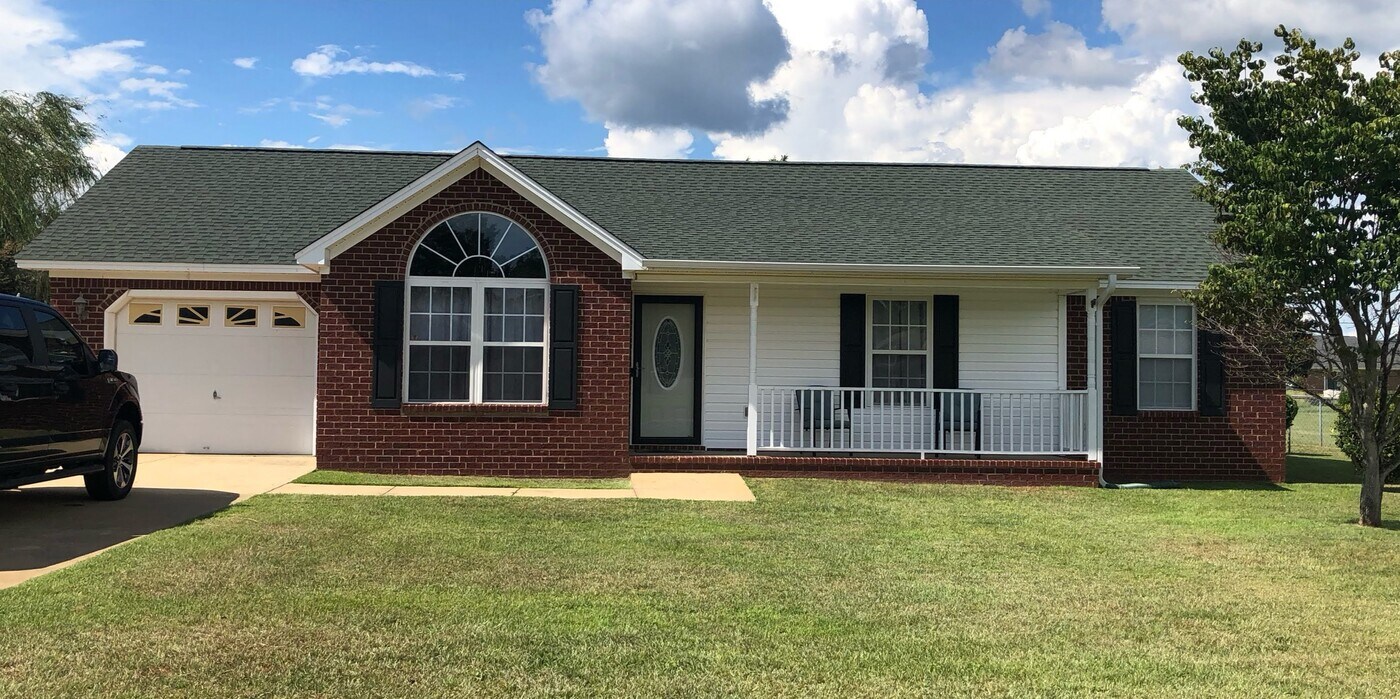4435 Maxie St in Dalzell, SC - Building Photo