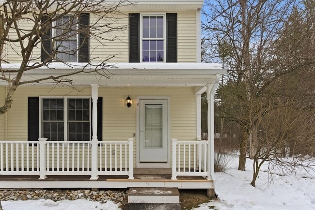 6 Mulberry Ln in Amherst, NH - Foto de edificio - Building Photo
