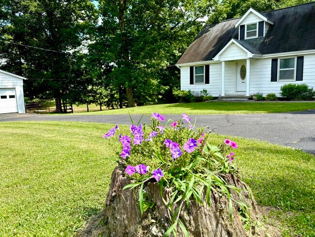 1405 Webb Ridge Rd in Russell Springs, KY - Building Photo - Building Photo