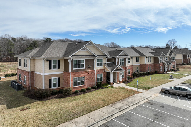 Sienna Heights in Yadkinville, NC - Building Photo - Building Photo