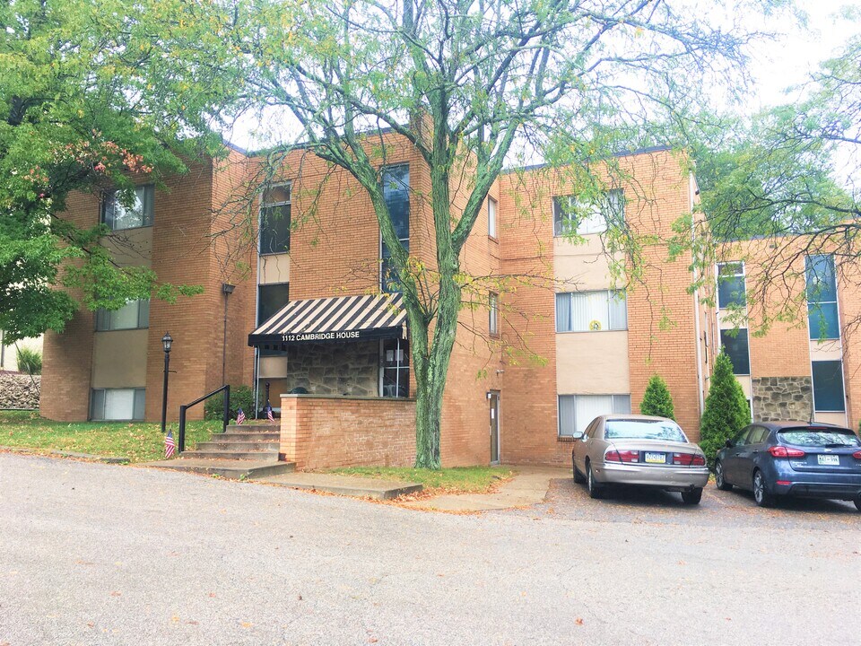 1112 Mount Royal Blvd in Pittsburgh, PA - Building Photo